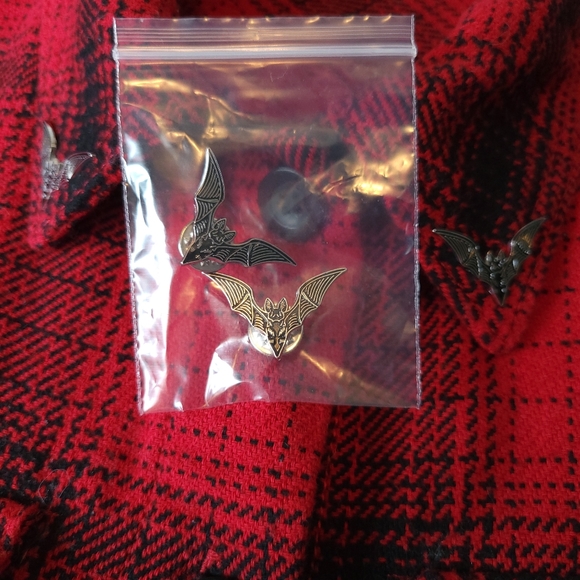🦇Black Bat Enamel Pins, Lapel Pins, Pair of Cute Enamel Collar Pins - Picture 8 of 9